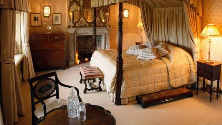 Cliff at Lyons Room