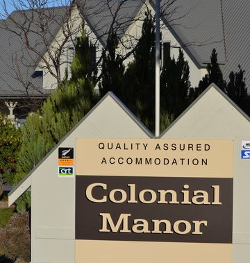 Colonial Manor