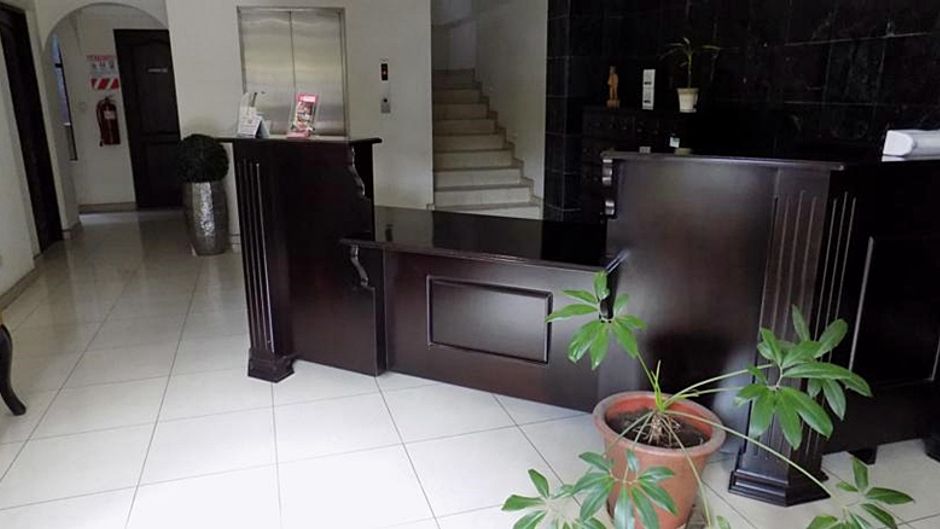 Plaza Real Suites & Apartments Lobby