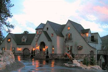 Arrowhead Manor Inn & Event Center