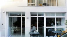 Gold Lion ResidenSea Guest House