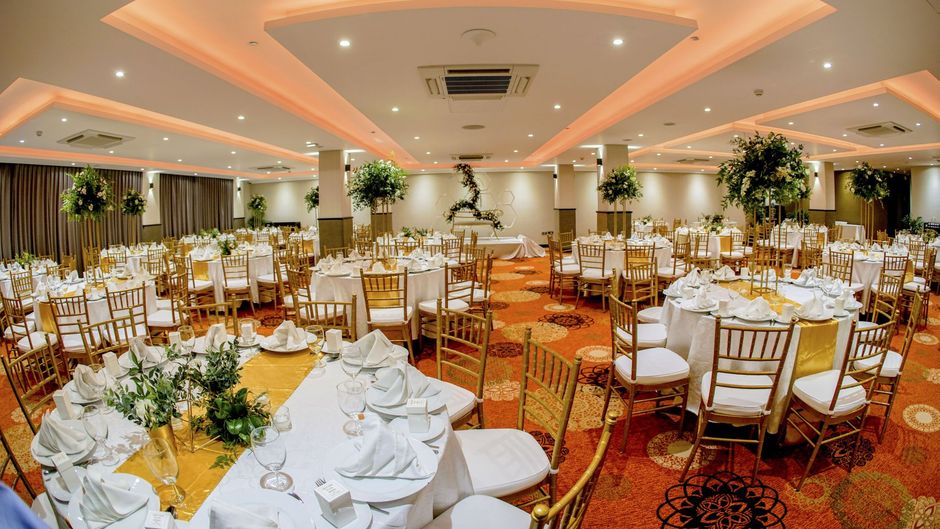Mandarina Colombo Banquet