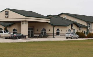 Breezy Oaks Inn & Tavern