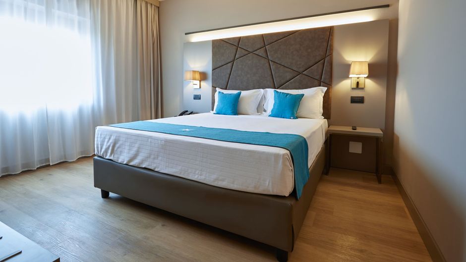 DC Hotel International Room