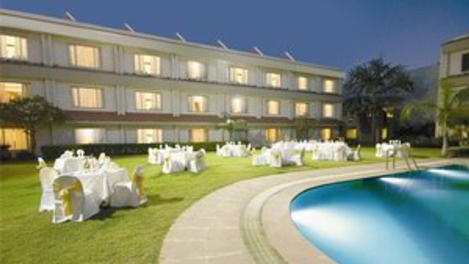Hotel Express Residency Pool