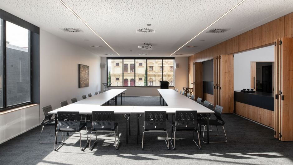 Hotel Verge Launceston Meeting
