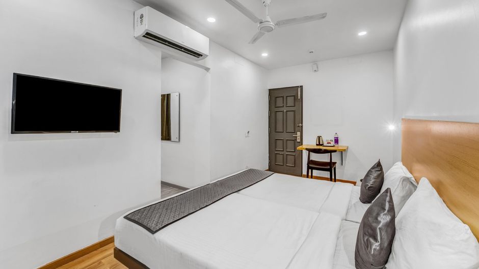 UPAR Hotels Thoraipakkam, OMR Room