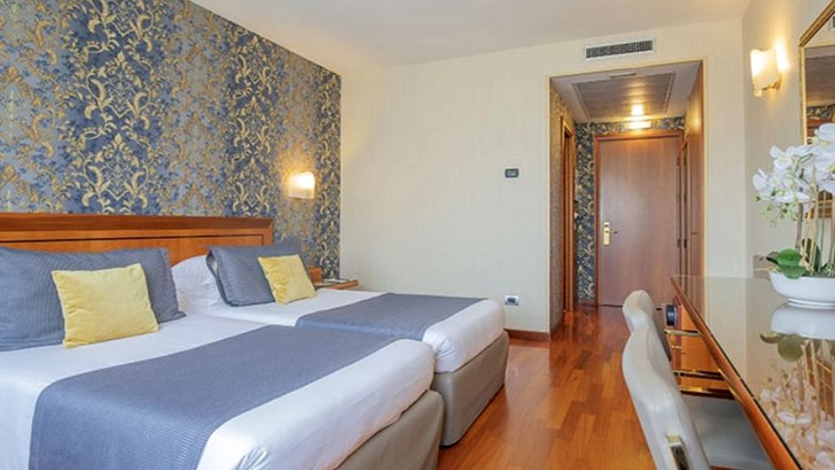 Hotel Palace Room