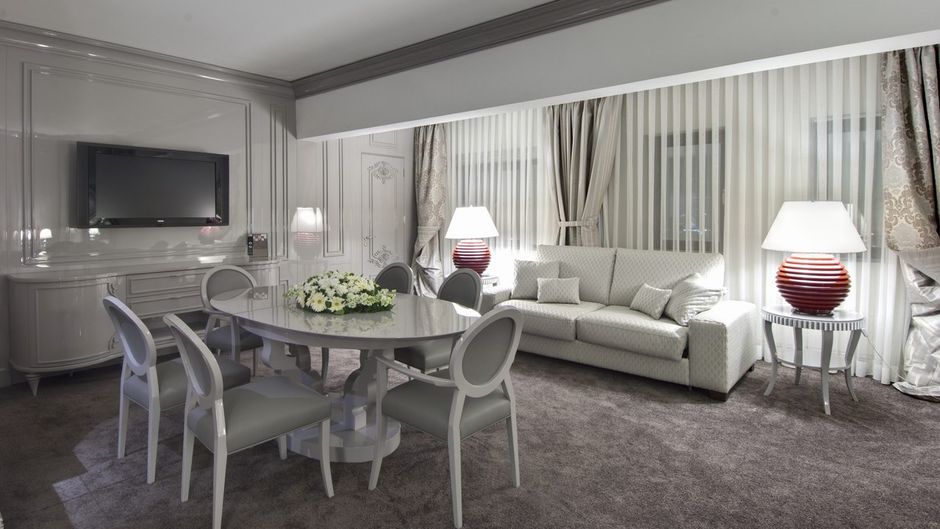 Almira Hotel Suite