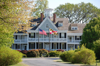 Historic Kent Manor Inn