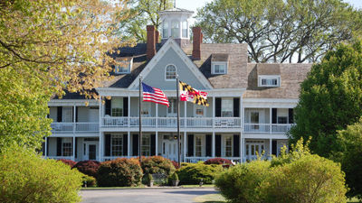 Historic Kent Manor Inn
