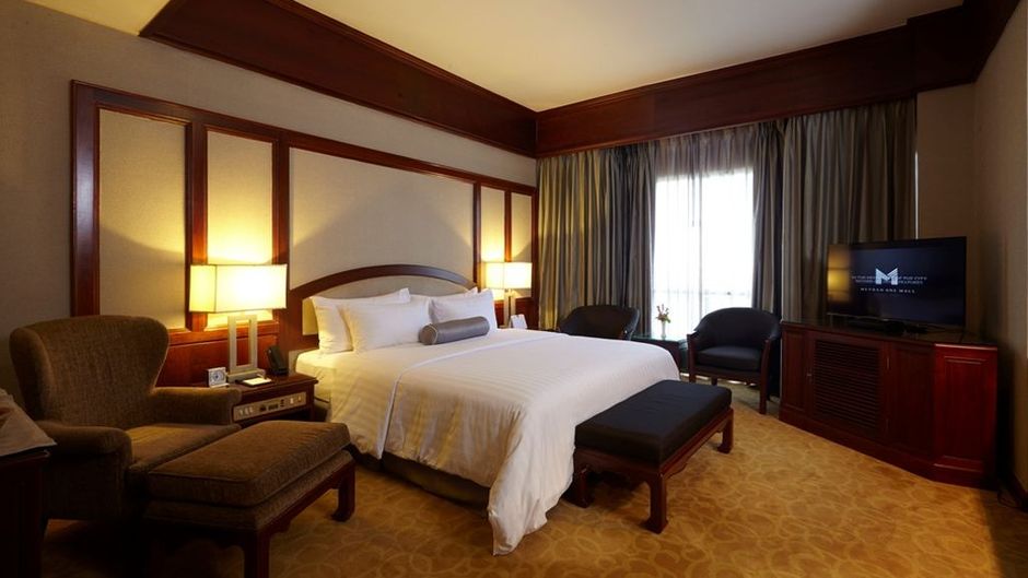 Lao Plaza Hotel Room