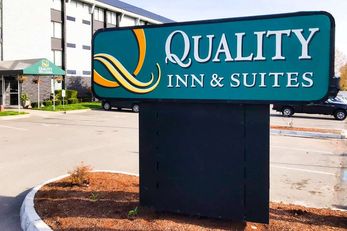 Quality Inn & Suites Everett Hotel