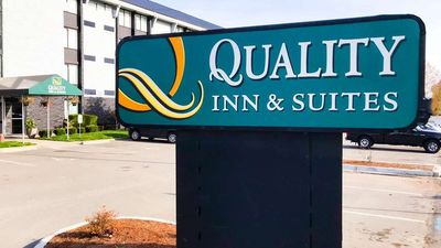 Quality Inn & Suites Everett Hotel