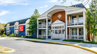 Econo Lodge Inn & Suites