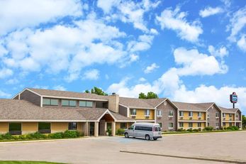 AmericInn Lodge and Suites Clear Lake