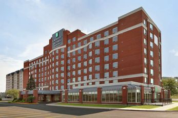 Embassy Suites by Hilton Montreal Arpt