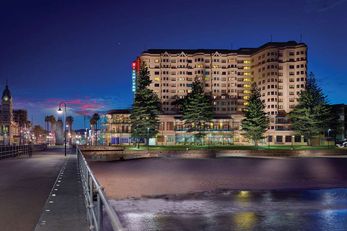 Stamford Grand Adelaide