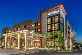 Cambria Charleston Riverview Hotel