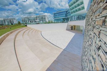 Hilton Pilar