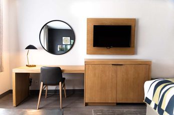 Oxford Suites Redding