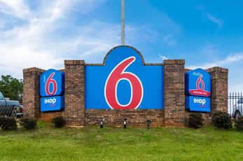 Motel 6 Lagrange