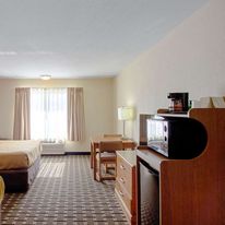 Econo Lodge Inn & Suites Wisconsin Dells