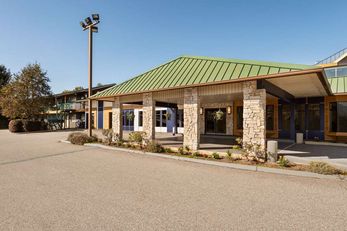 Travelodge by Wyndham Abbotsford