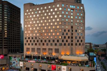 DoubleTree by Hilton Montreal