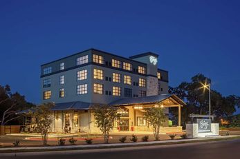 The Bevy Boerne a DoubleTree Hotel