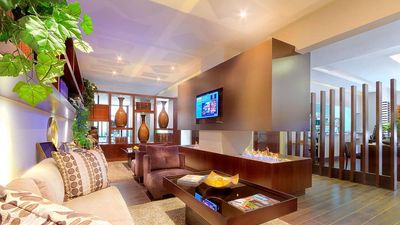 93 Luxury Suites & Residences