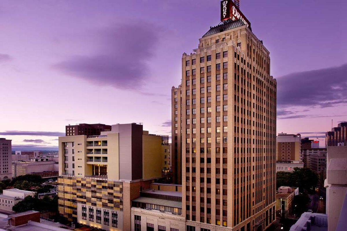 Riverwalk Plaza Hotel - San Antonio Riverwalk Hotels