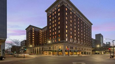 Hotel Fort Des Moines CURIO by Hilton