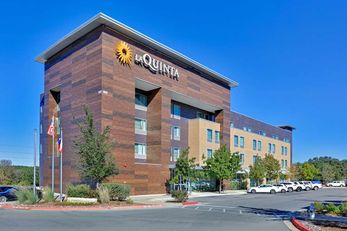 La Quinta Inn-Suites by Wyndham Lakeway