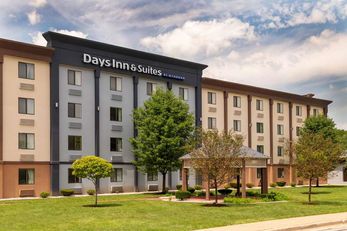 Days Inn and Suites by Wyndham