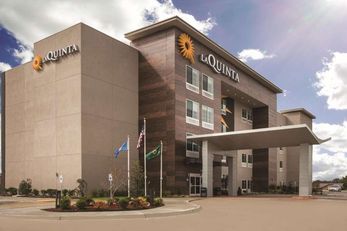 La Quinta Inn & Suites by Wyndham