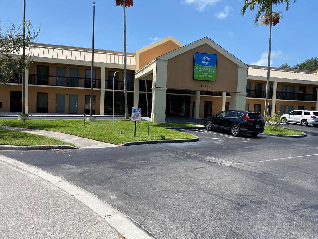 Experience Comfort and Convenience at Travel Inn Motel, Fort Pierce, FL