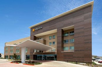 La Quinta Inn & Suites by Wyndham