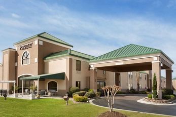 Country Inn & Suites Fayetteville-Fort Bragg