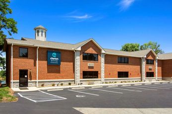 Clarion Pointe On The Lake Clarksville