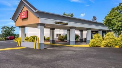 Econo Lodge Inn & Suites