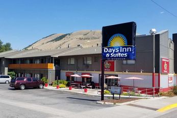 Days Inn & Suites by Wyndham Downtown
