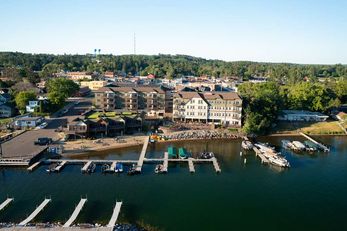 Chase On The Lake Resort
