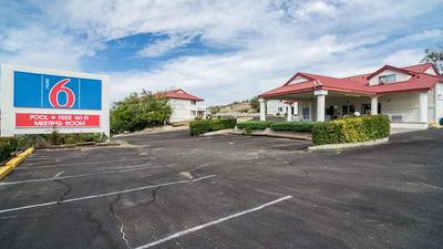 Motel 6 Globe