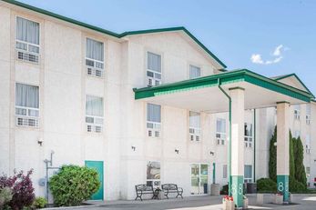 Super 8 Dauphin
