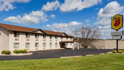 Super 8 Decorah