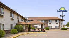 Days Inn & Suites Davenport East