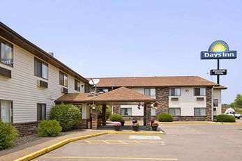Days Inn & Suites Davenport East