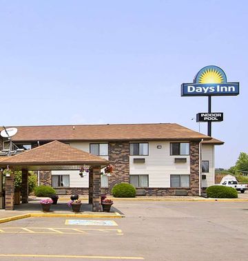 Days Inn & Suites Davenport East