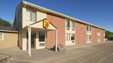 Super 8 Redfield
